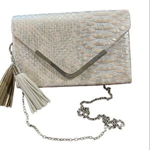 RSVP ALLIGATOR CLUTCH PURSE CHAMPAGNE GLITTER FAUX LEATHER WITH TASSELS